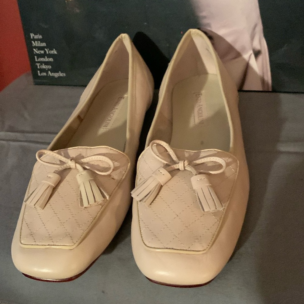 Adorable Loafer Flats with Bow, Size 8.5, Color Beige, BNWOT.